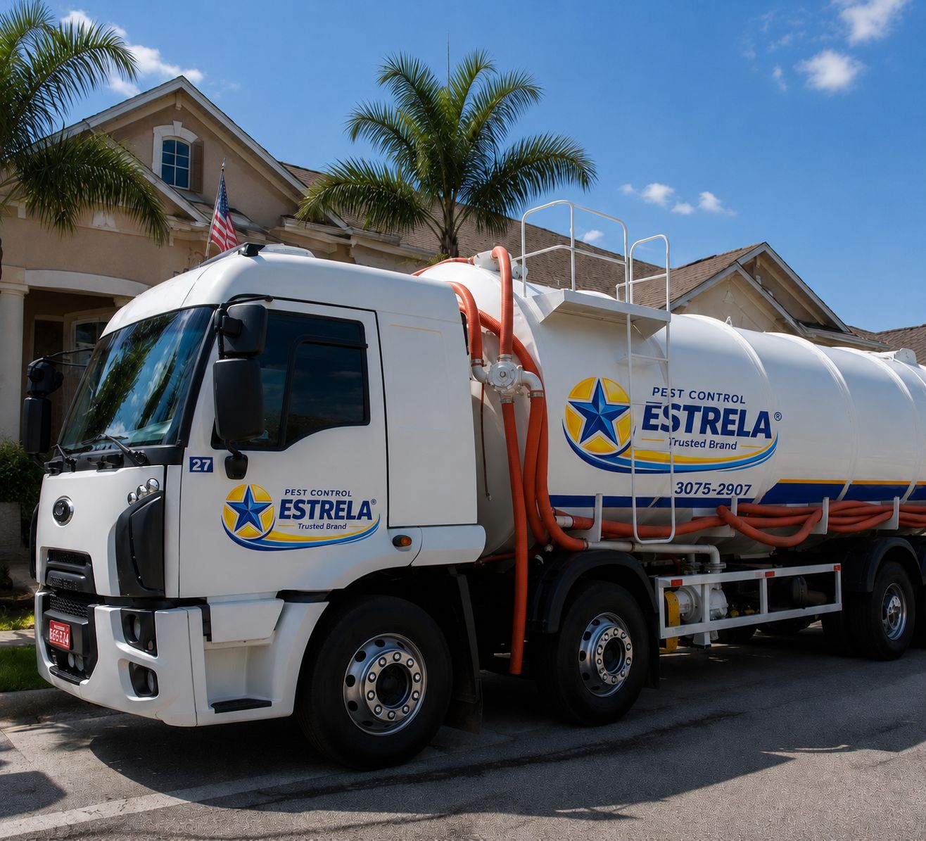 Caminhão técnico Estrela para atendimento de limpa fossa